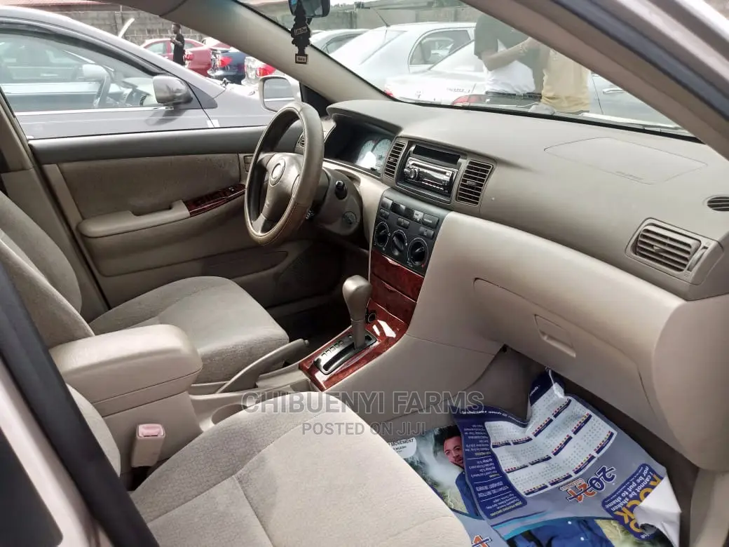 Toyota Corolla LE 2004 Gold