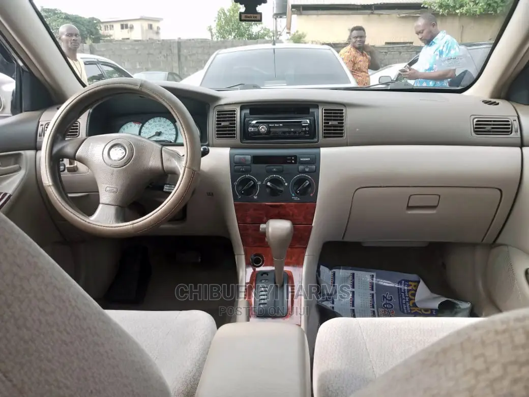 Toyota Corolla LE 2004 Gold