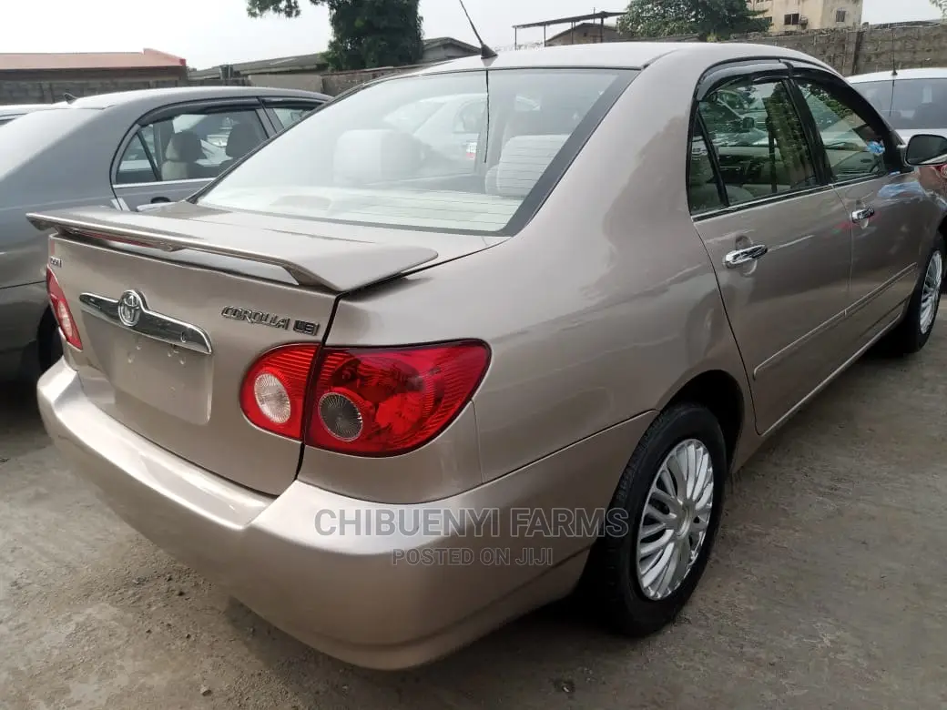 Toyota Corolla LE 2004 Gold