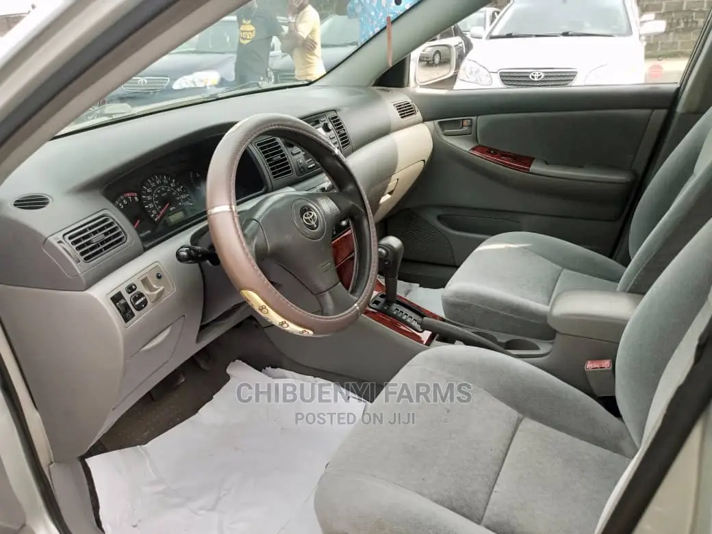Toyota Corolla LE 2005 Silver