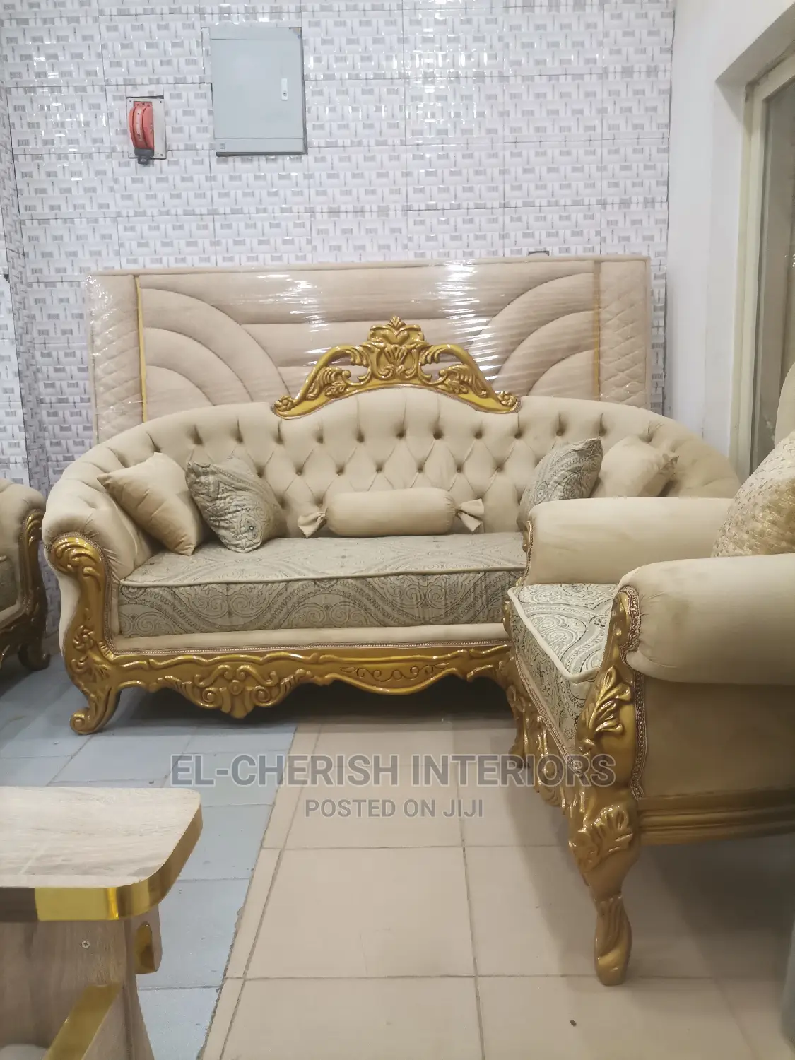 Harlot Royal Sofa