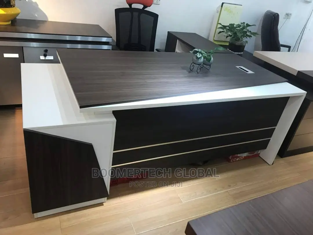 Quality Executive Wooden Office Table With Drawers.