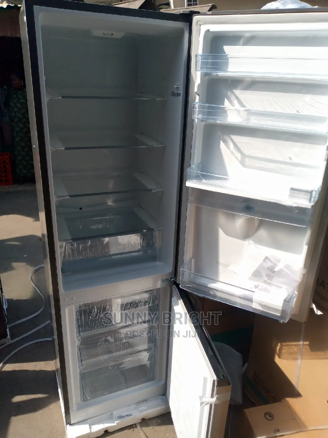 Hisense Fridge With Dispenser 262L