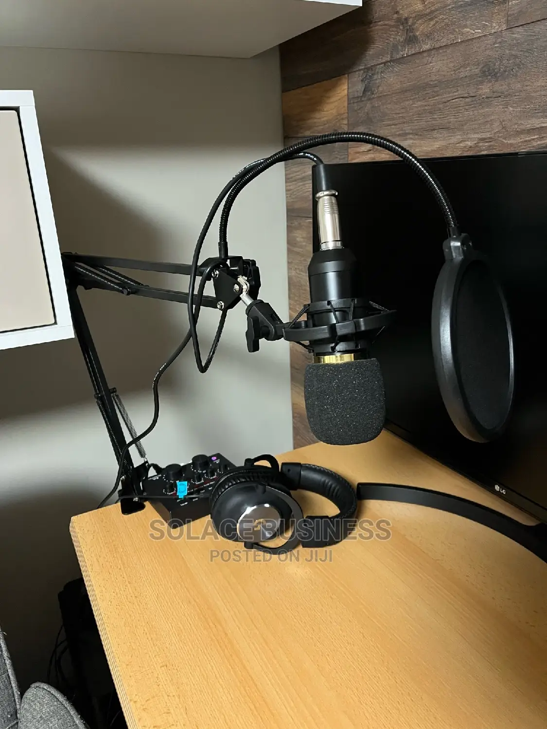 Bm800 Condenser Microphone for Podcast + V8s Sound Card
