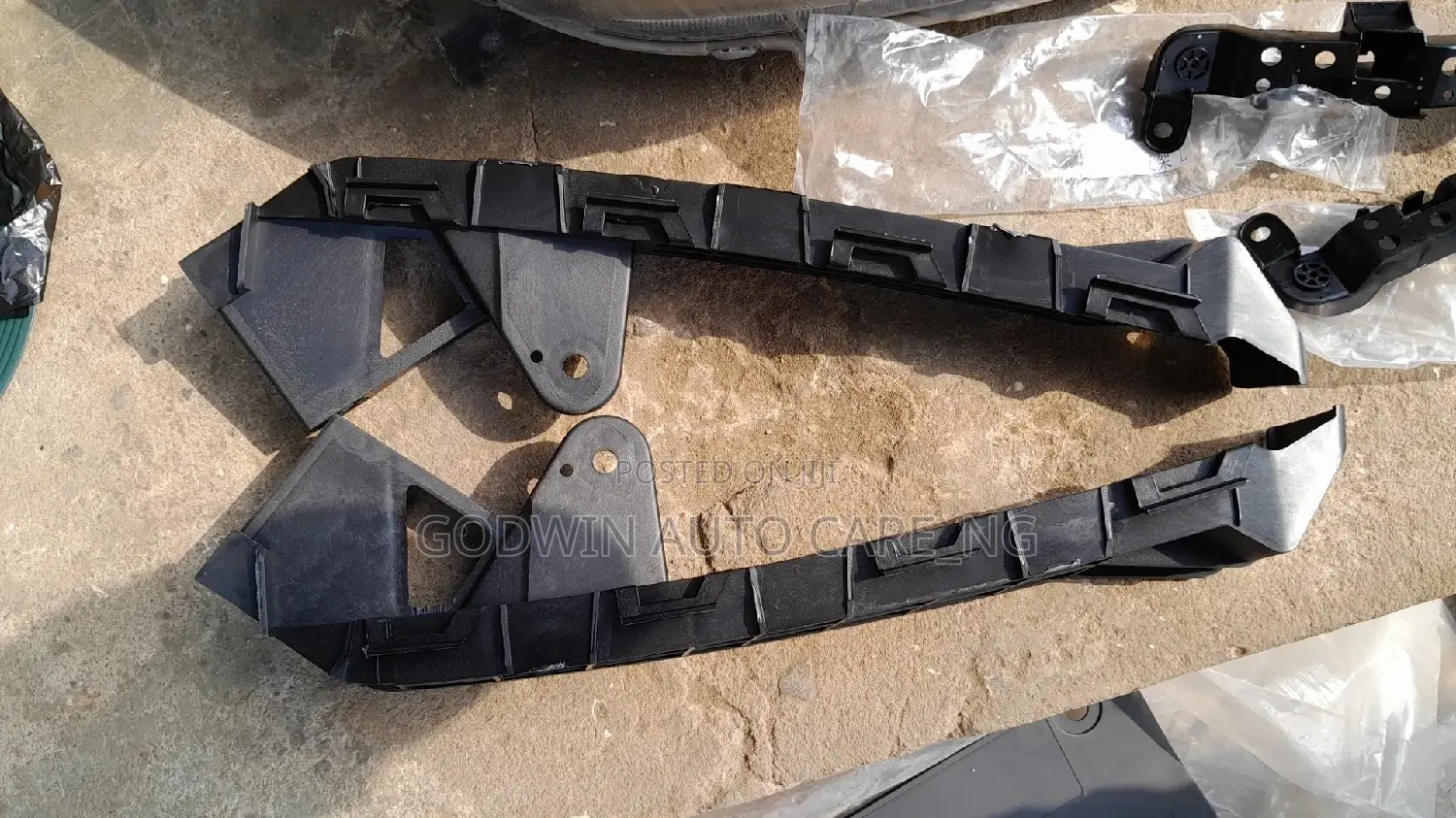 Headlight and Bumper Clips 2018 Honda CRV