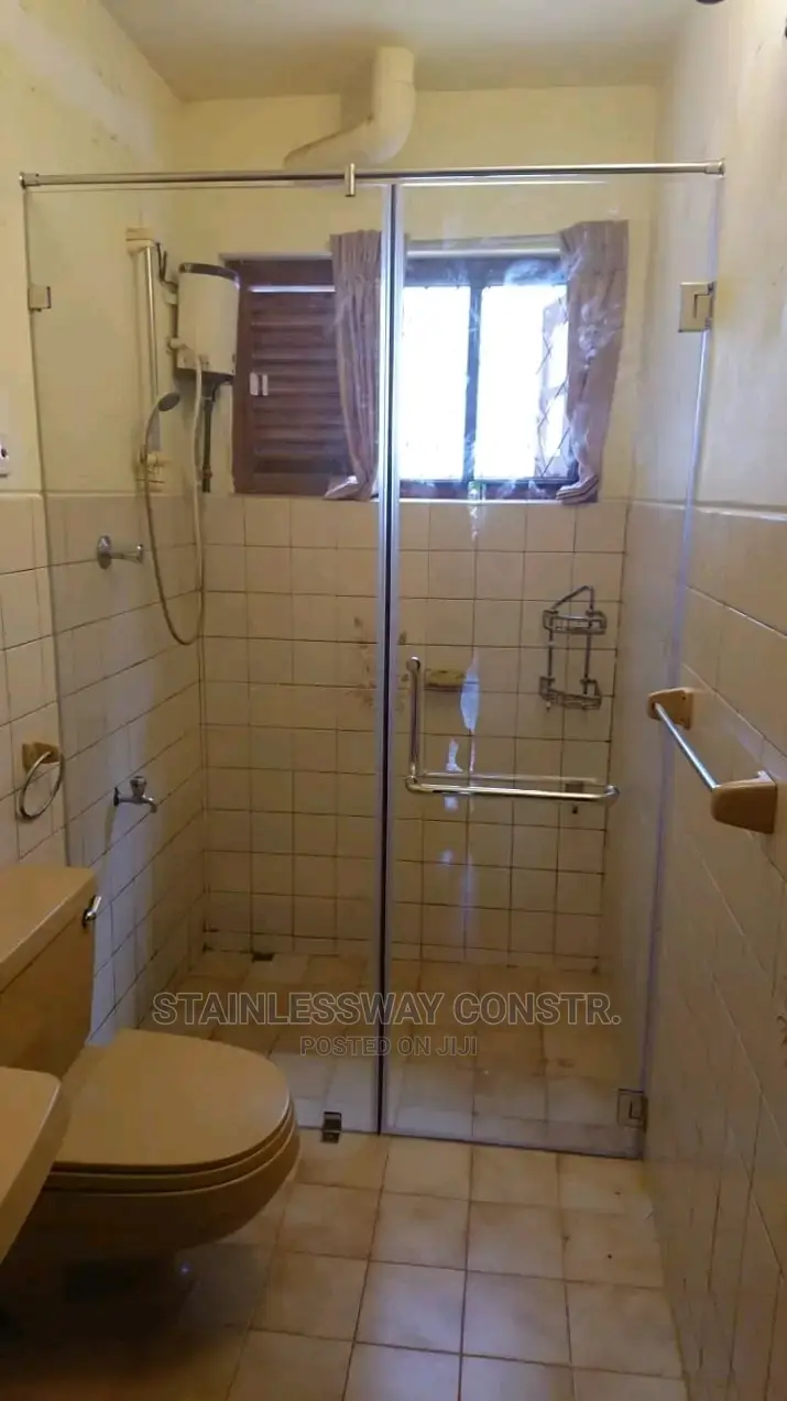 Shower Cubicle Flux
