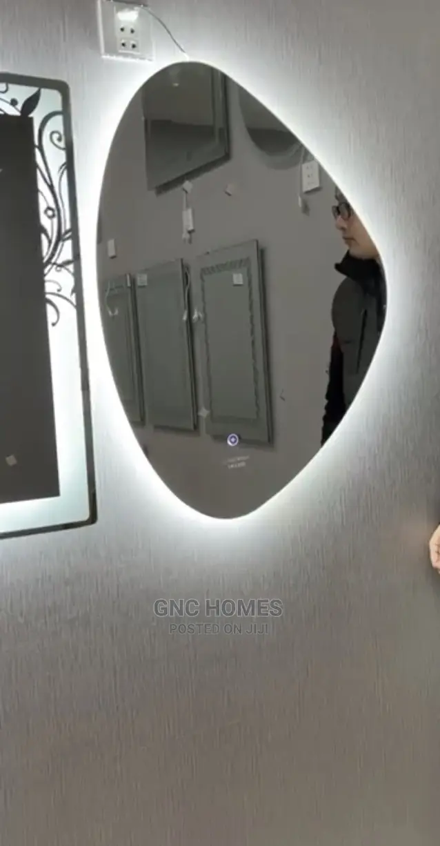 Oval Led Mirror With 3 Lights
