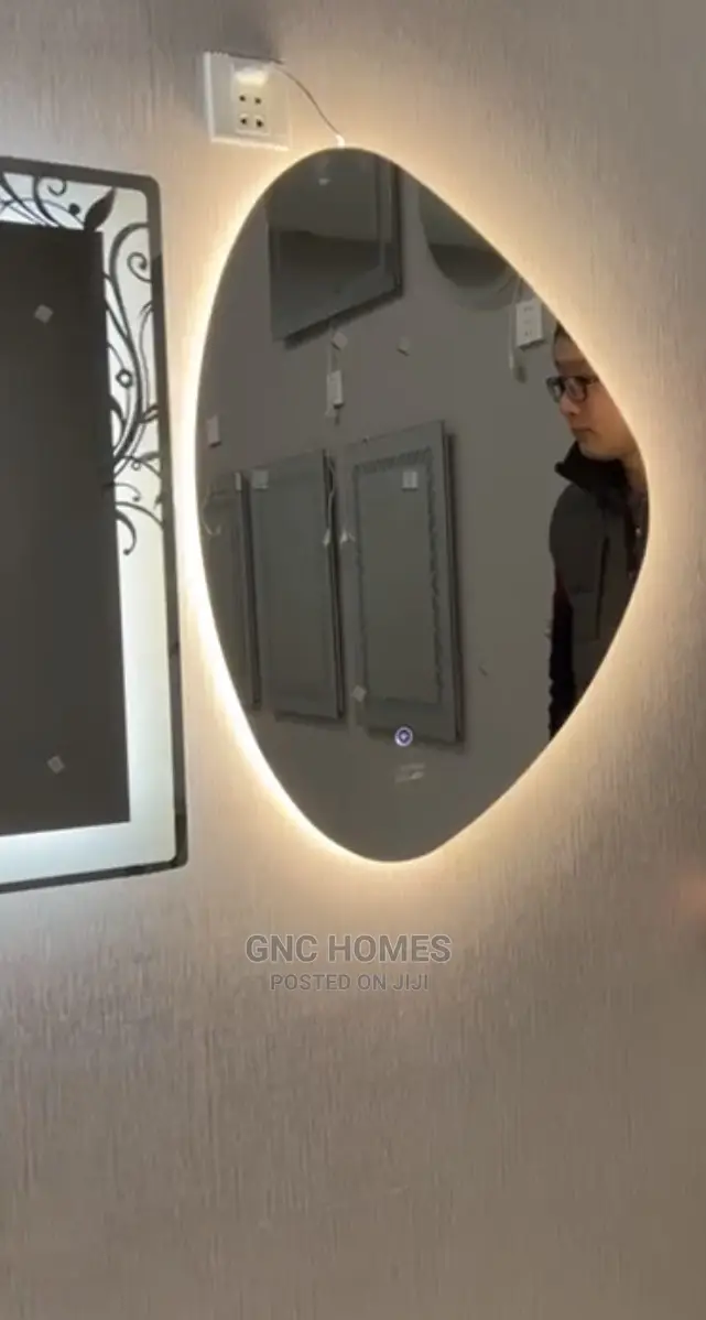 Oval Led Mirror With 3 Lights