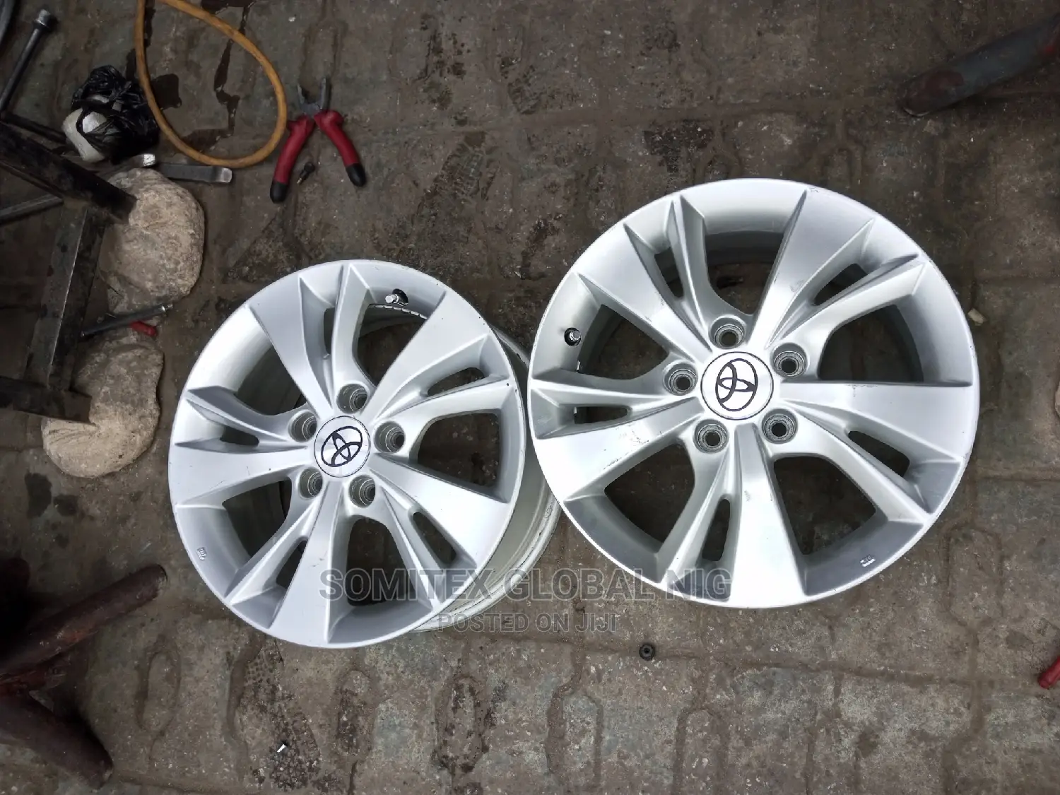 Alloyed Rim16 Camry