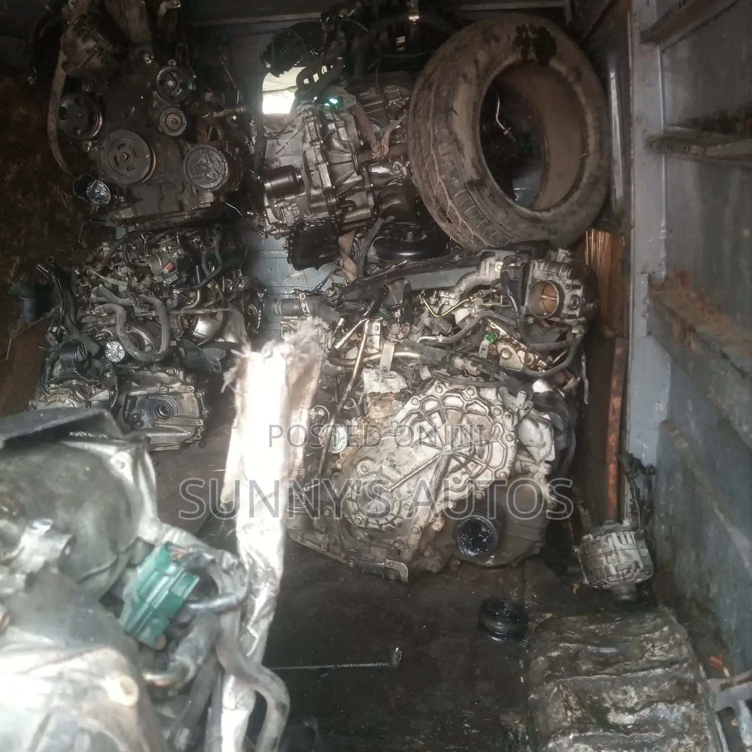 Complete Engine for Nissan Maxima 2000 Model.