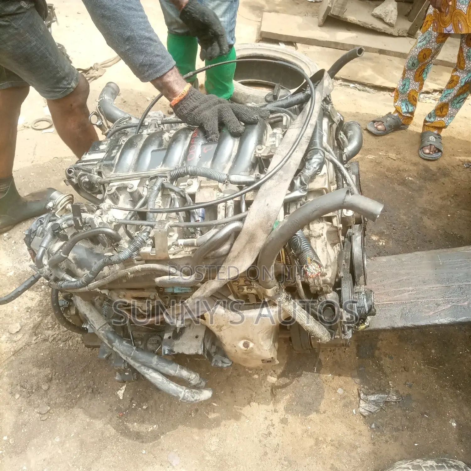 Complete Engine for Nissan Maxima 2000 Model.