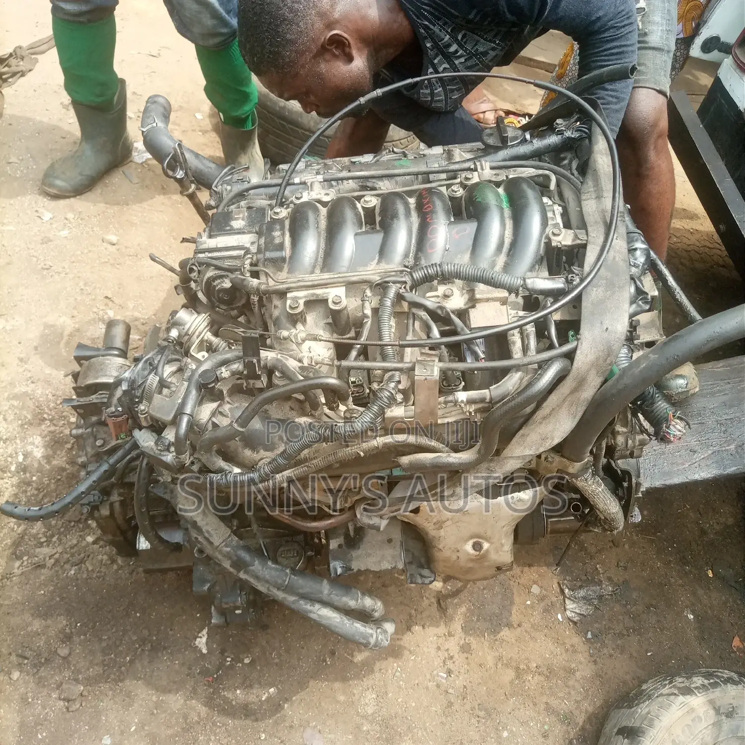 Complete Engine for Nissan Maxima 2000 Model.