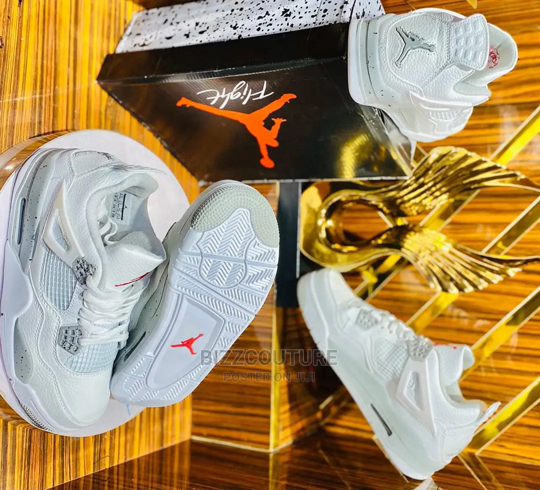 Original AIR JORDAN 4 Retro Size 40 - 47 Available in Store