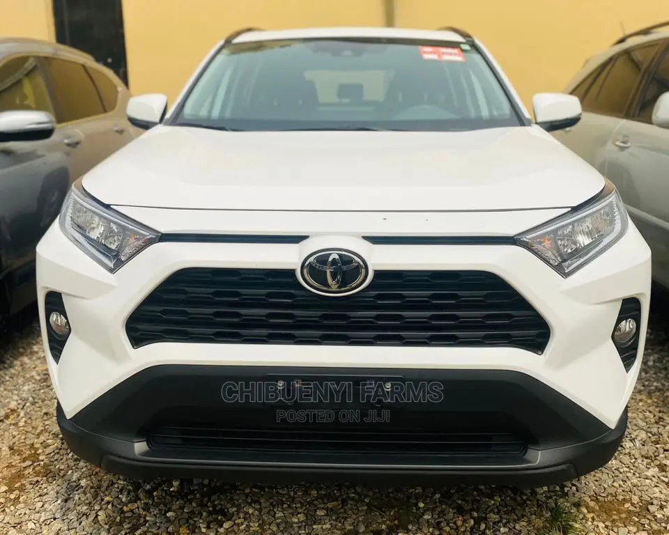Toyota RAV4 XLE AWD 2020 White