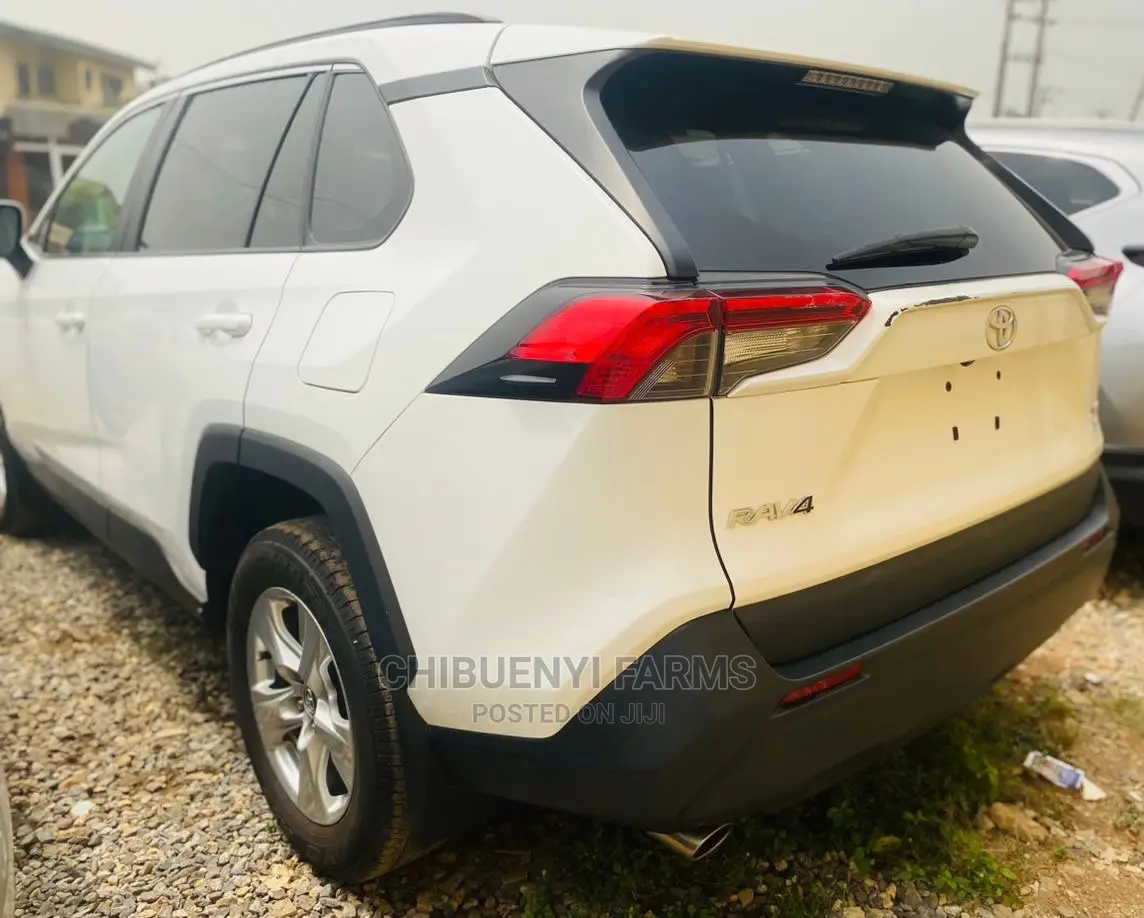 Toyota RAV4 XLE AWD 2020 White