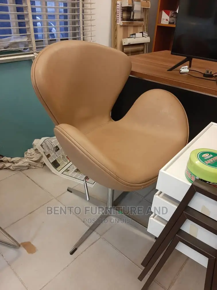 4 Legs Leather Chair