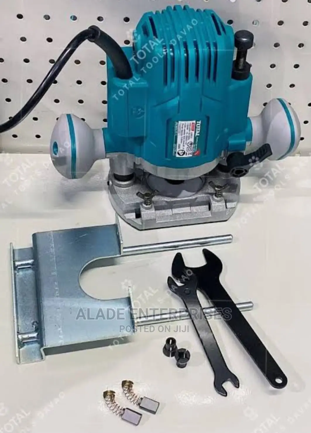 TOTAL Electric Plunge Router 1200w TR110816