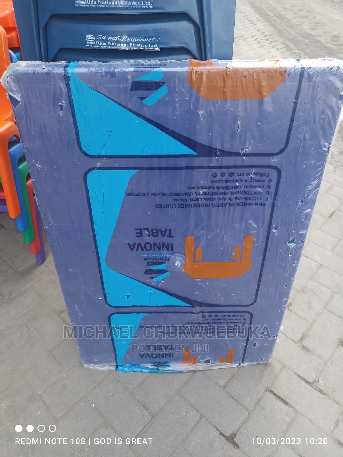 Medium Plastic Table