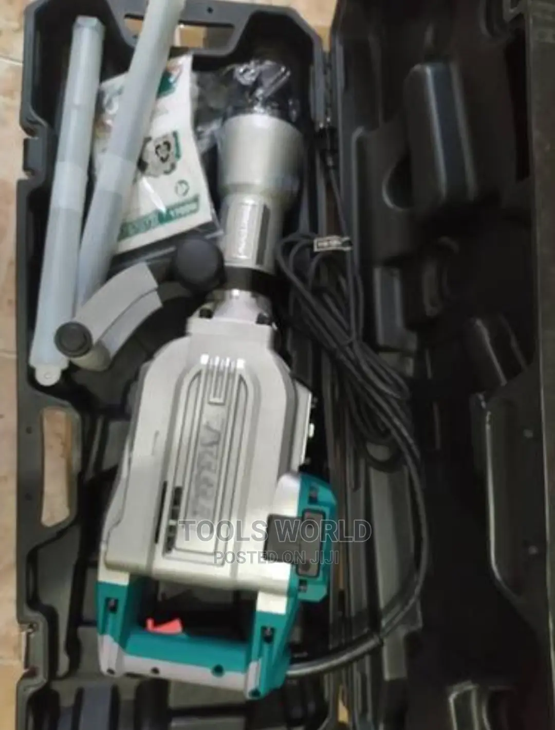 Total T Demolition Breaker / Hammer 1700W With 2 X Chisels A