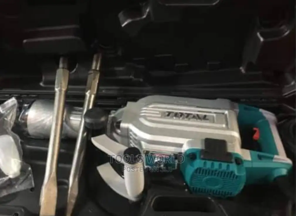 Total T Demolition Breaker / Hammer 1700W With 2 X Chisels A