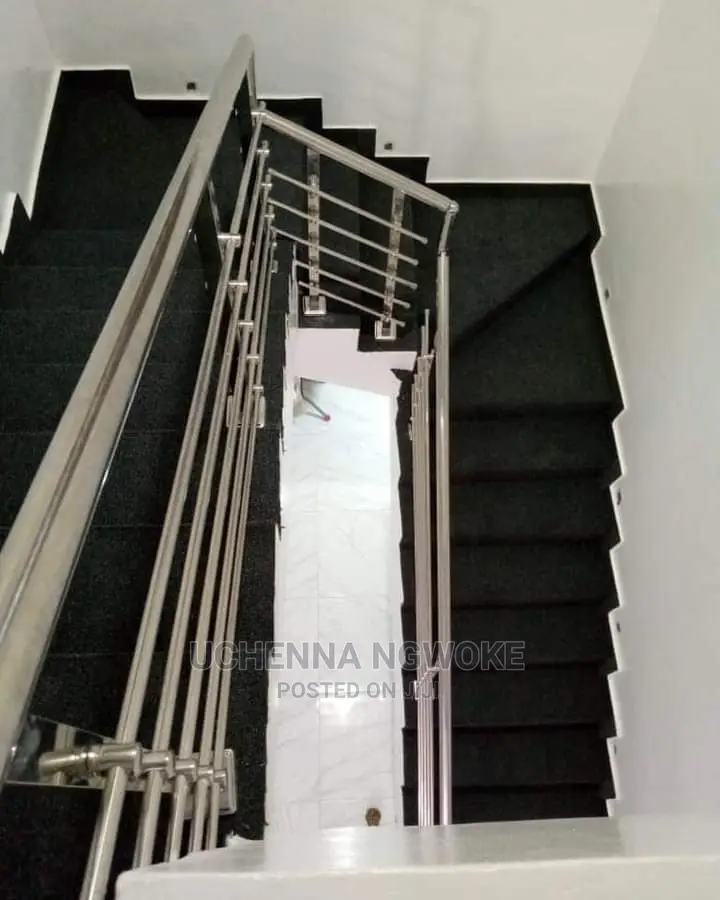 Vip Staircase Wall to Wall Rug