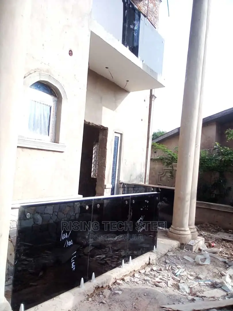 Stand Spigot Frame Less Glass