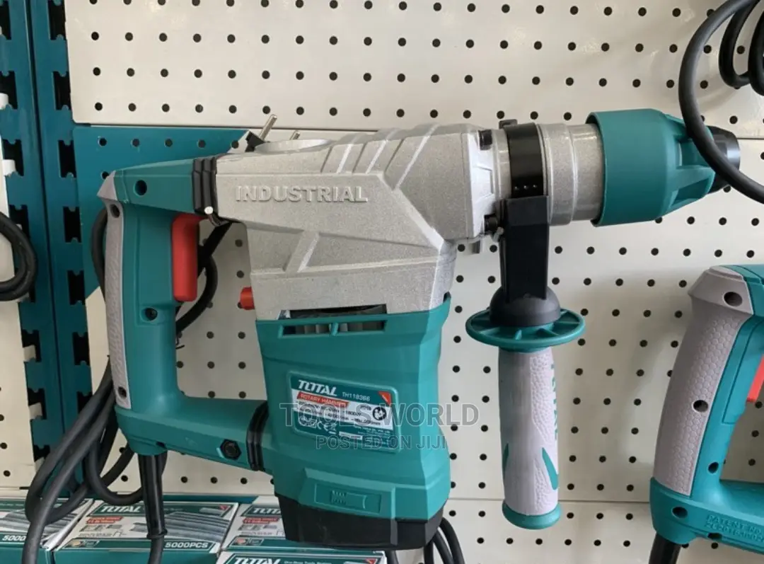 Total Rotary Hammer Set 1800w TH118366