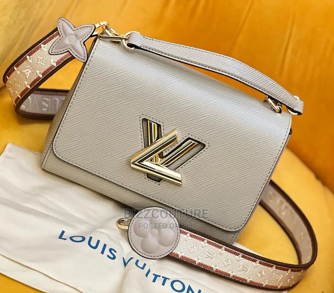 Original LOUIS VUITTON Shoulder Vags Available In Store