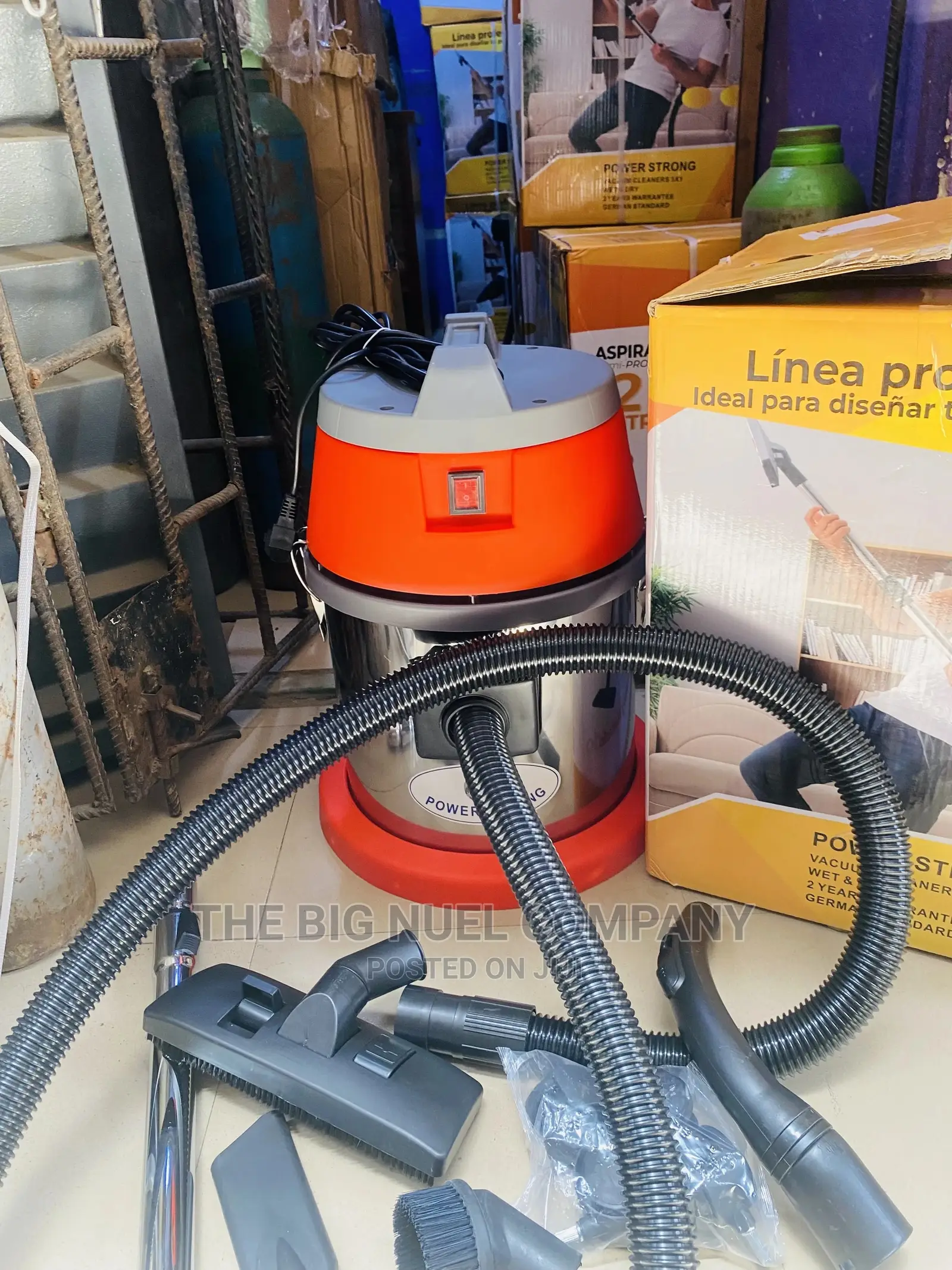 Quality Vacuum Cleaner Wet and Dry With Blower 20L