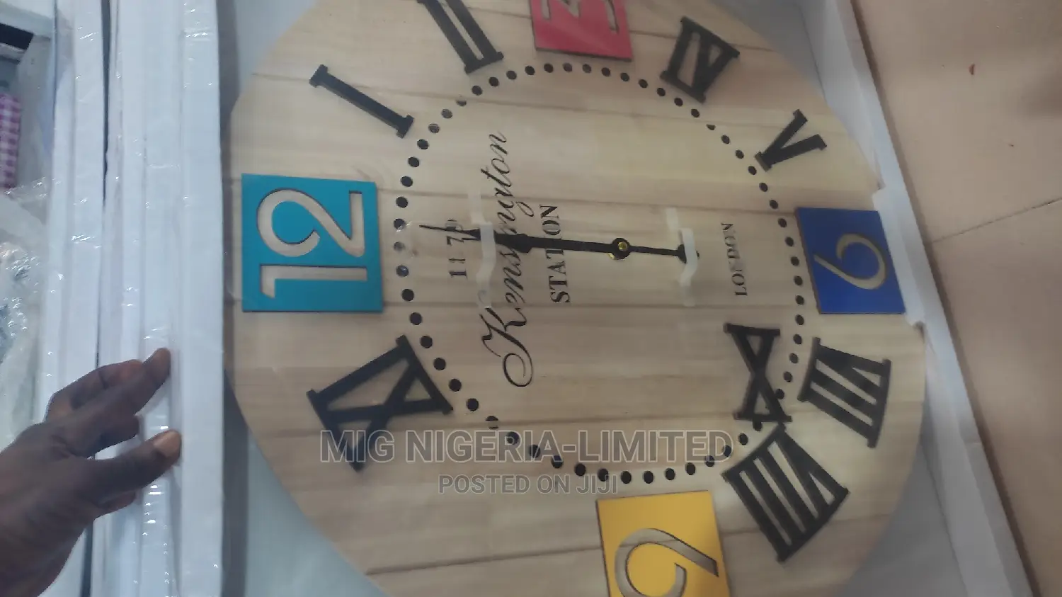 Wooden Wall Clock Morden Decorative Clock Brown 60cmx60cm