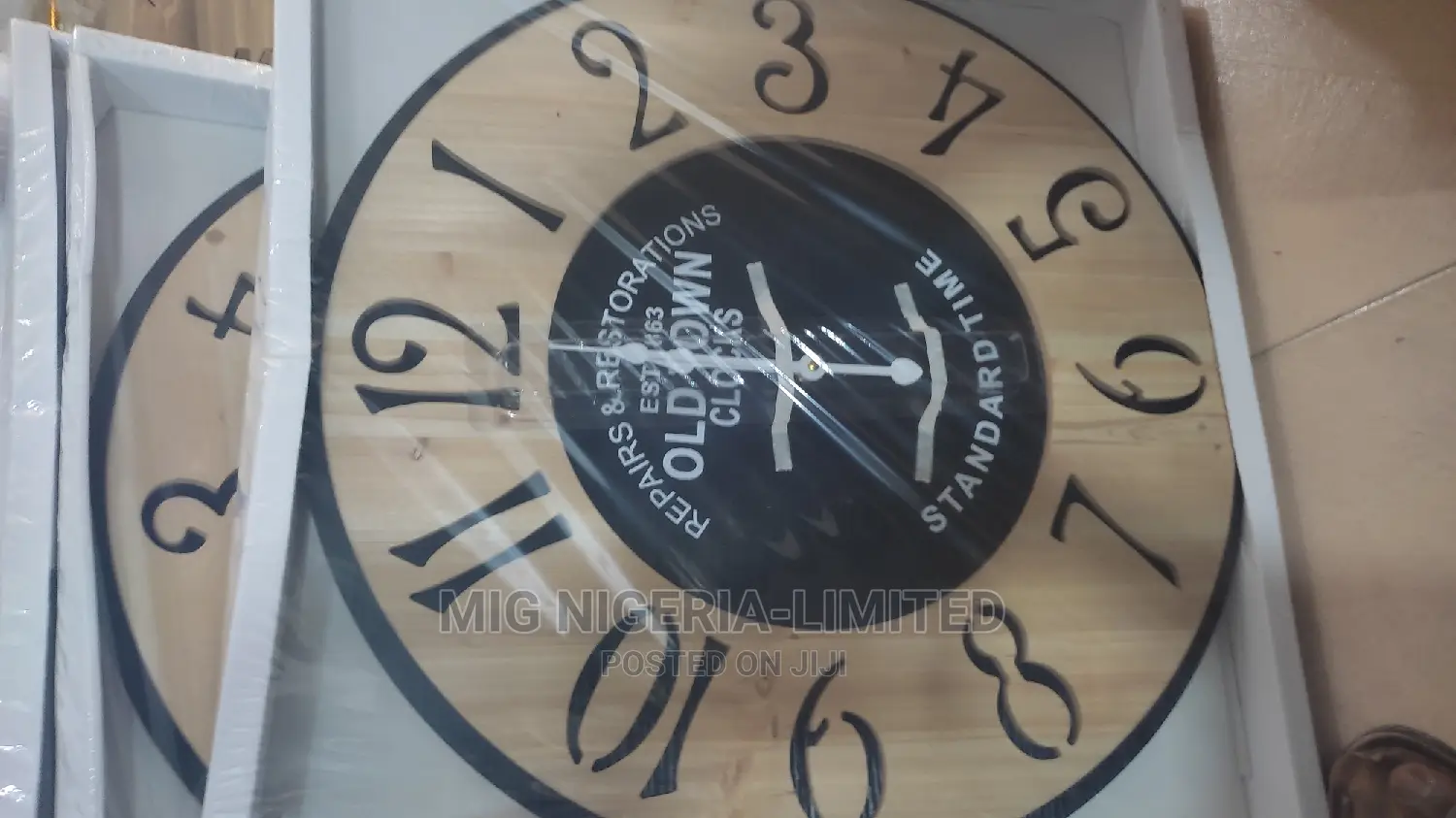 Wooden Wall Clock Morden Decorative Clock Brown 60cmx60cm