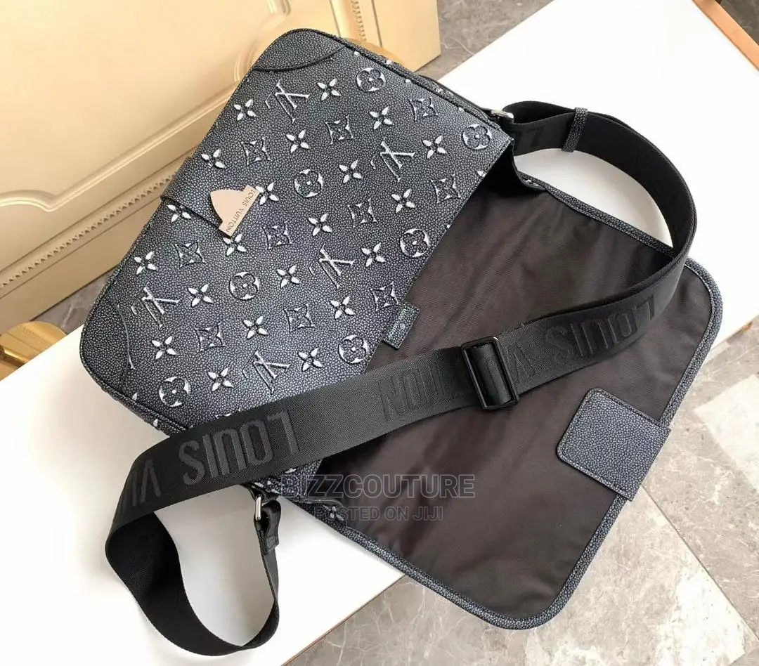 Original LOUIS VUITTON Crossbody Bags Available in Store