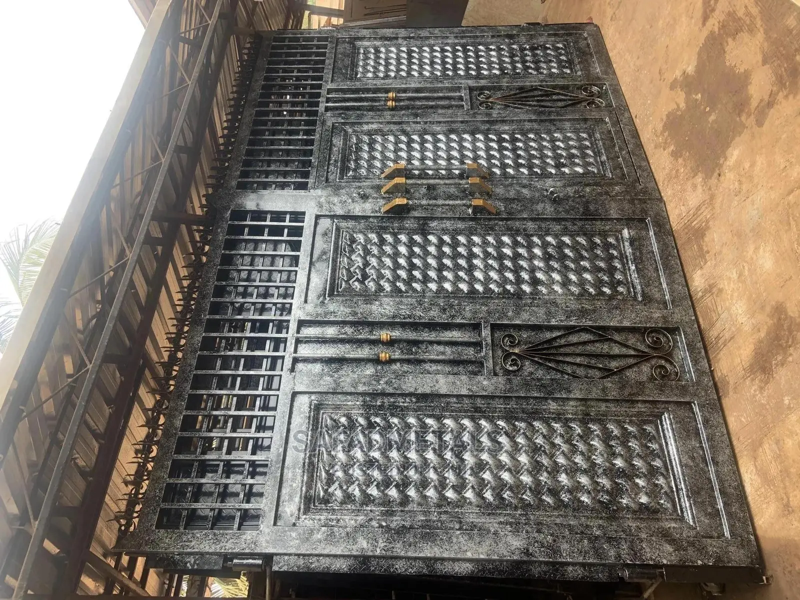 Superior Design Swing Gate