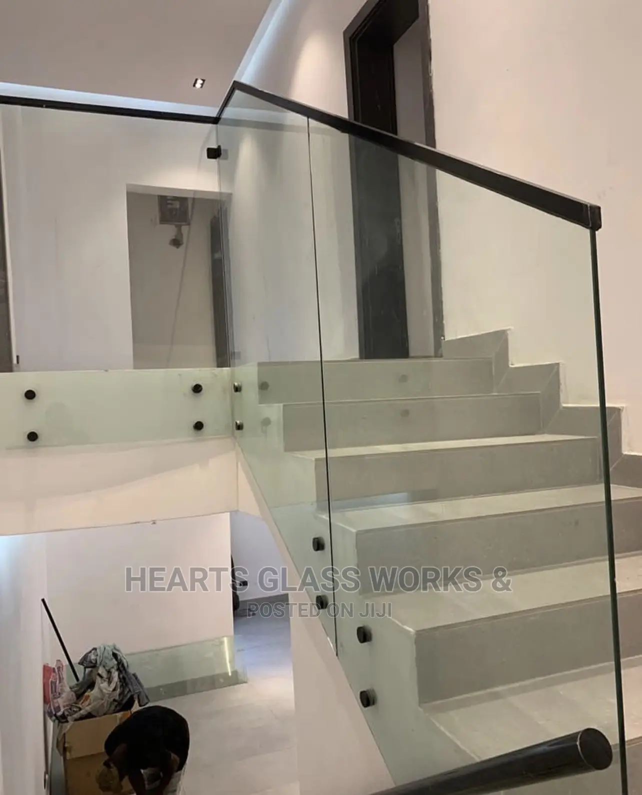 10mm Glass Balustrade With Black Top Handrail
