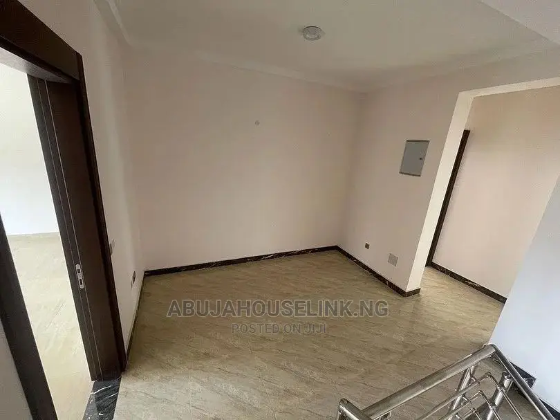 5bdrm Townhouse/Terrace in Jahi by Gilmore for Sale