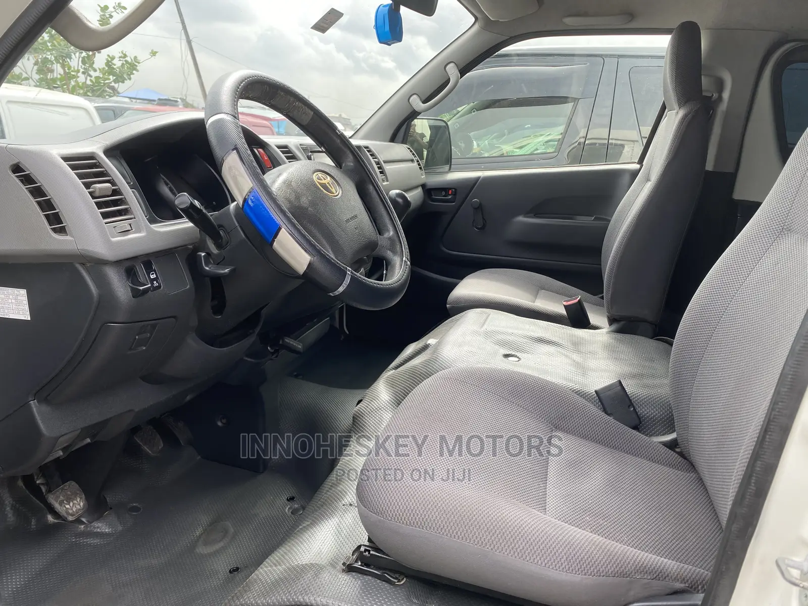 Toyota HiAce 2013 White