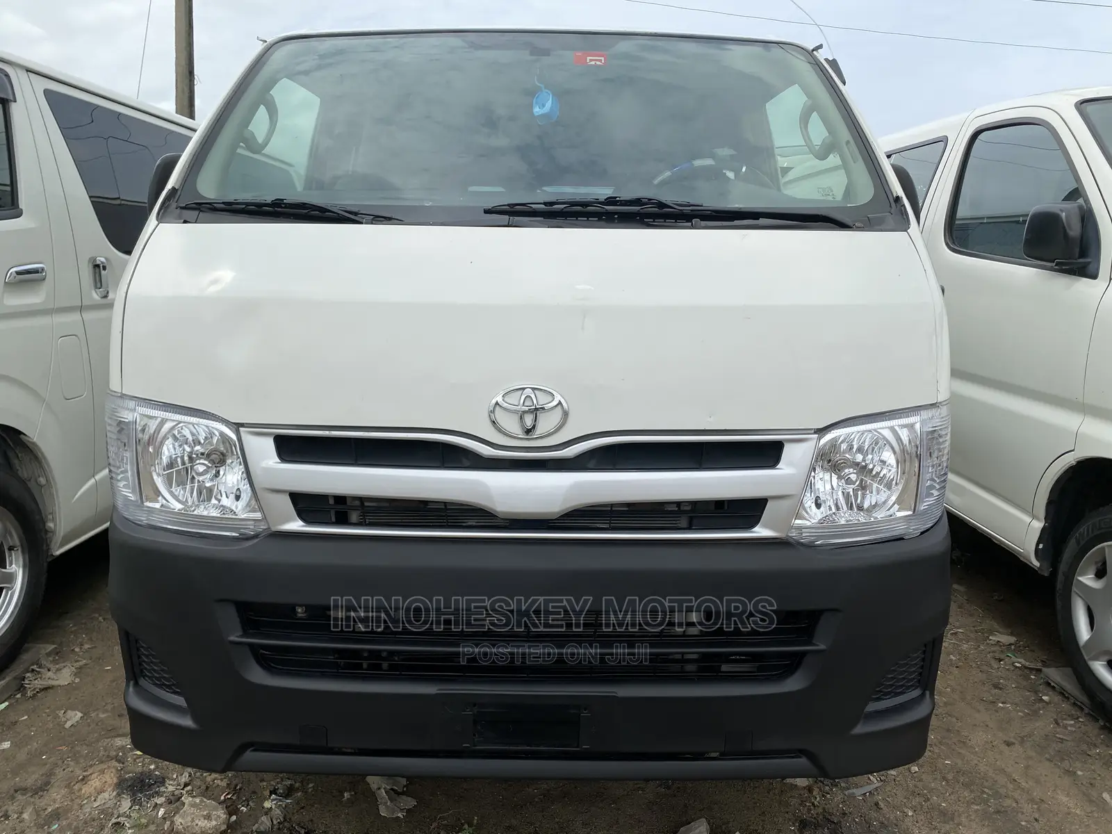 Toyota HiAce 2010 White