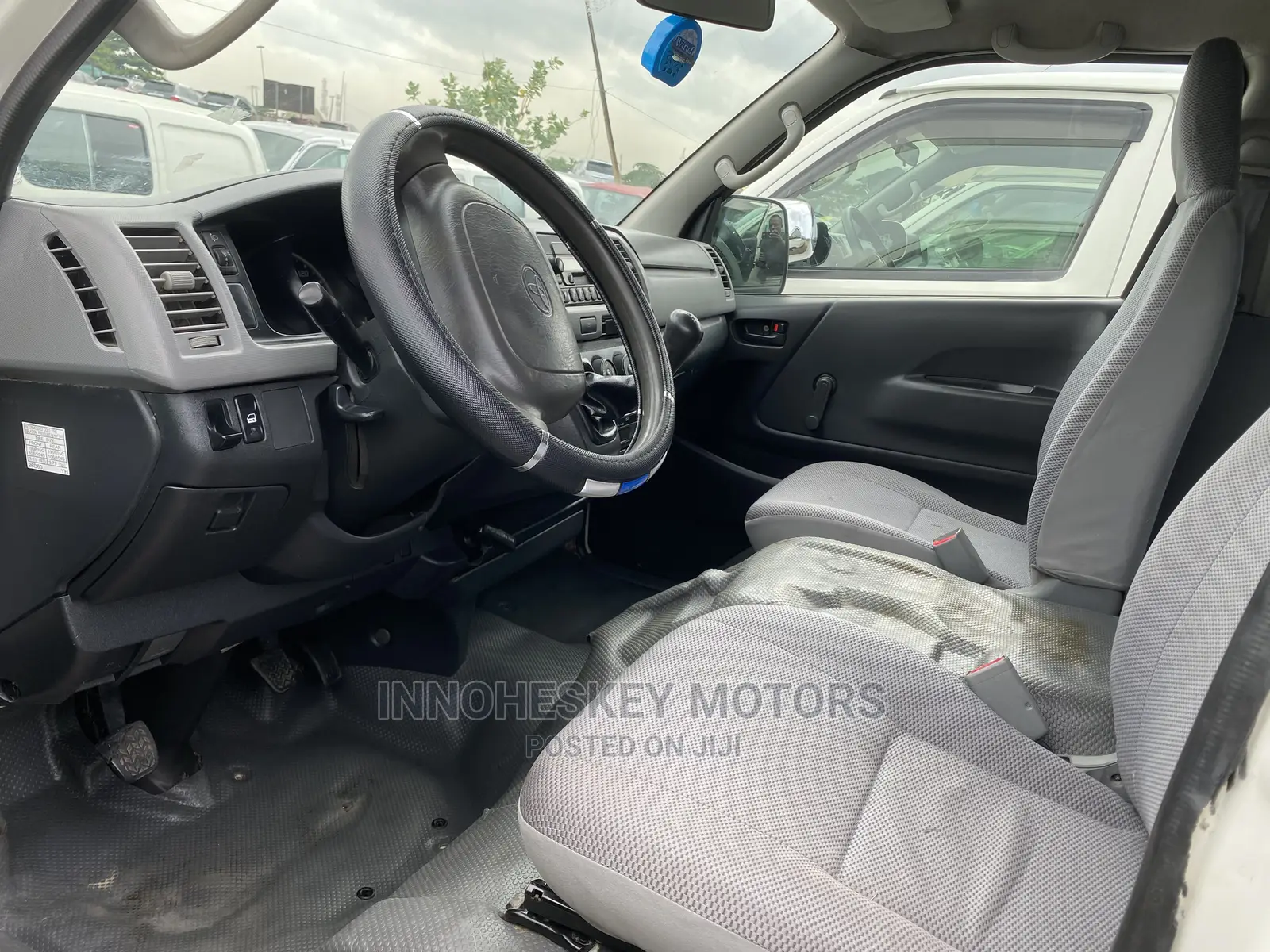 Toyota HiAce 2010 White