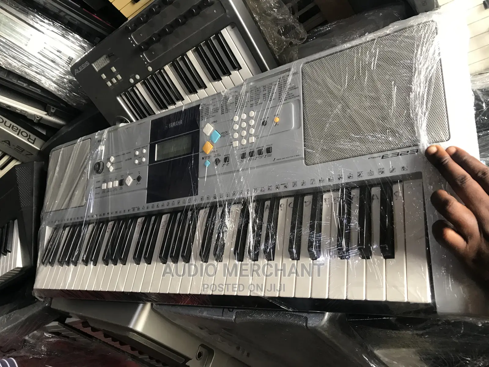 Yamaha PSR 323 Keyboard