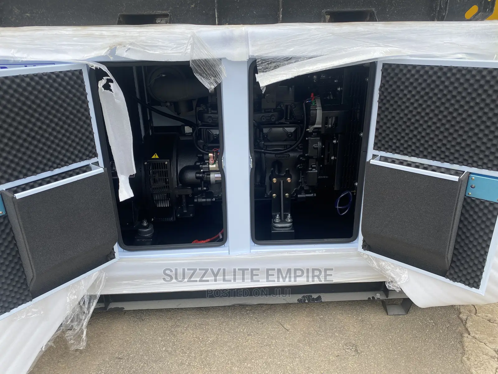 Perkins England Soundproof Diesel Generator 100kva