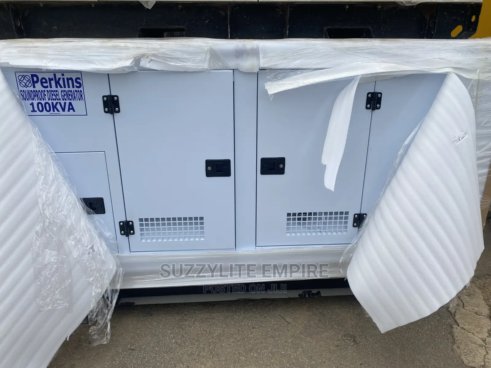 Perkins England Soundproof Diesel Generator 100kva