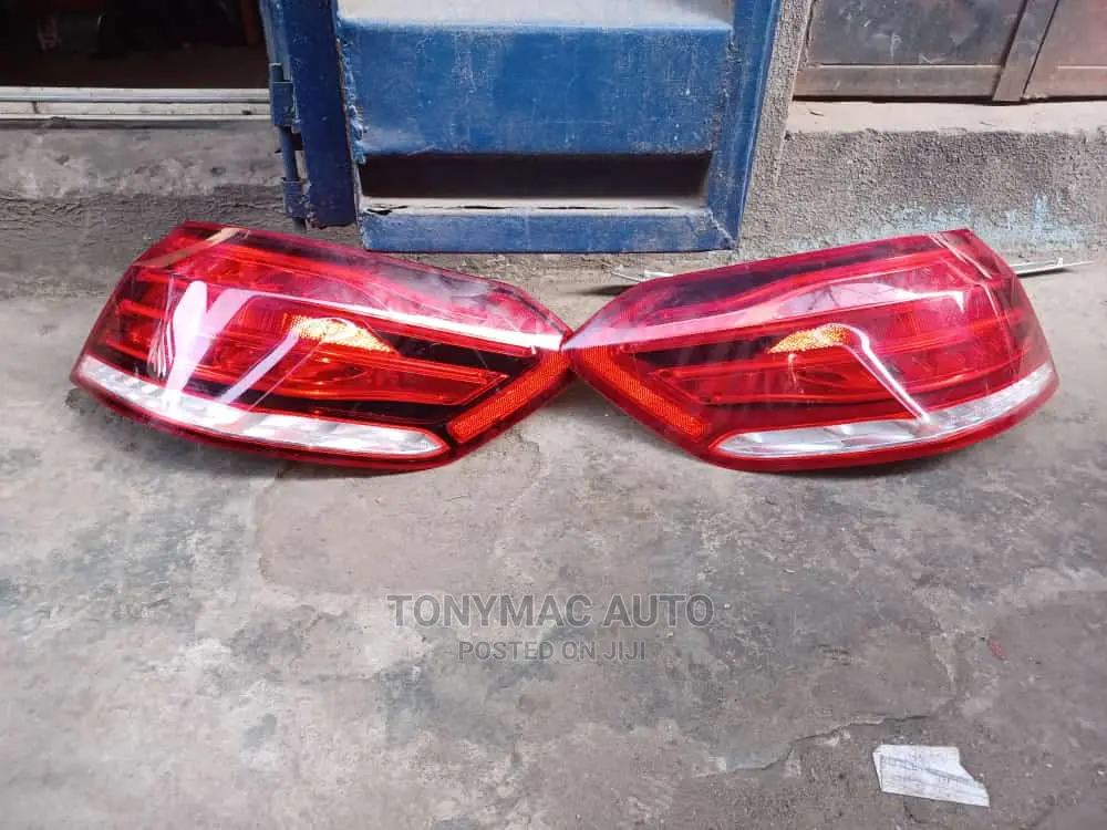 Mercedes-Benz E350 2014 212 Back Lights