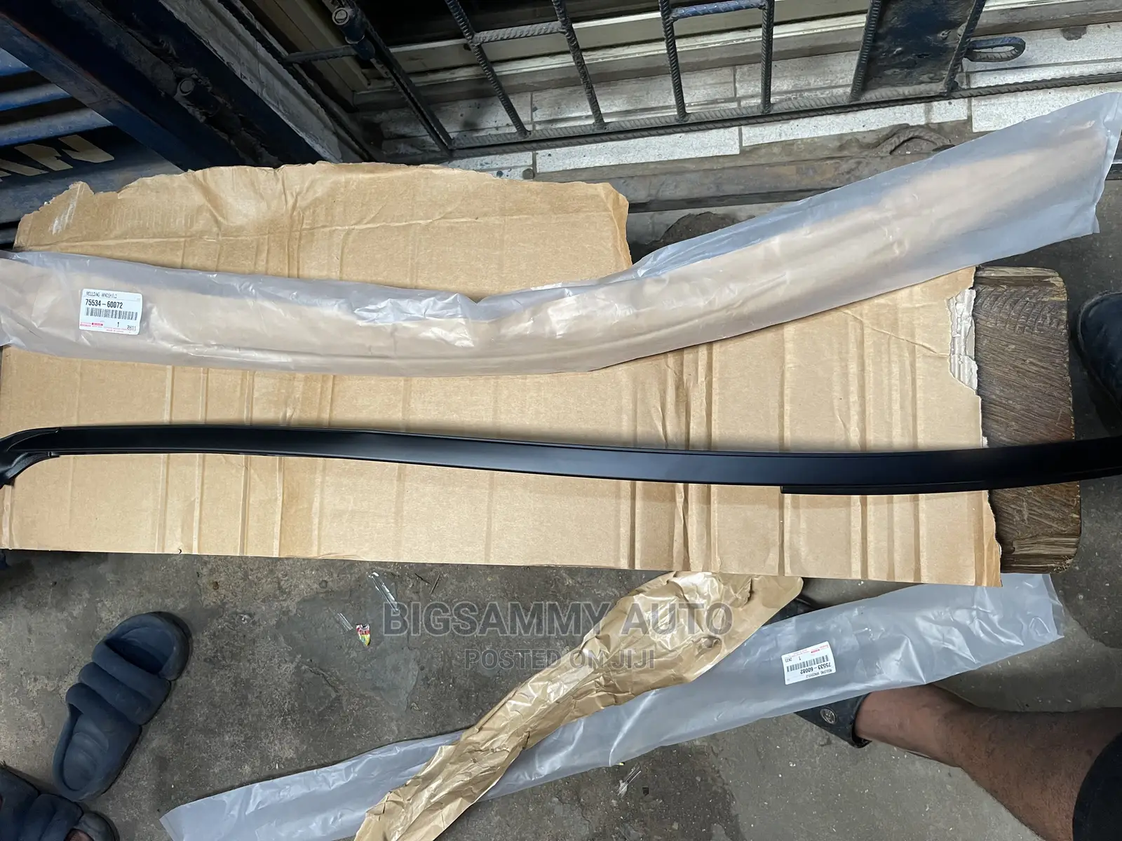 Landcruiser and LX 570 Windscreen Chrome