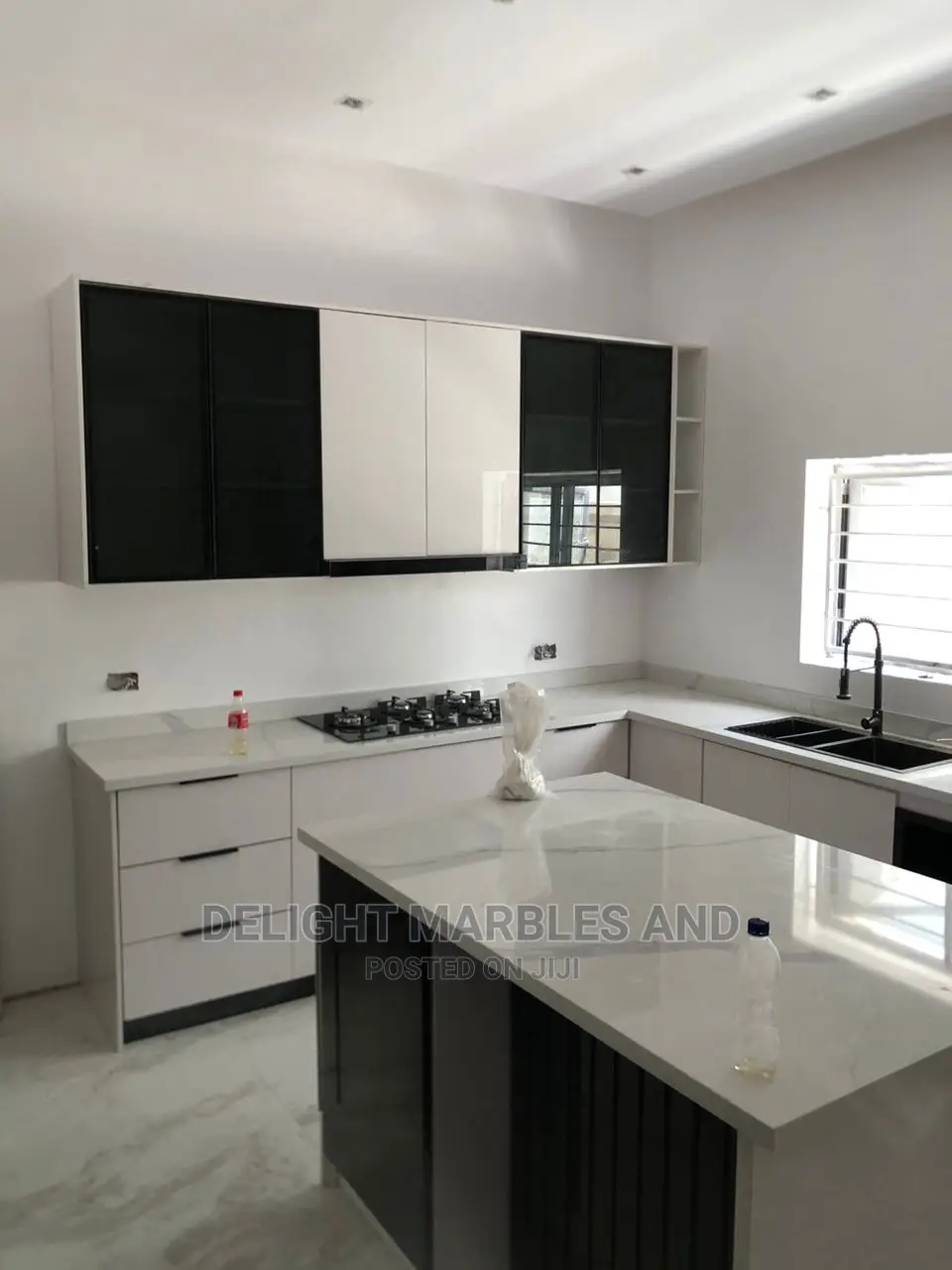 Plain White Round Kitchen Countertops