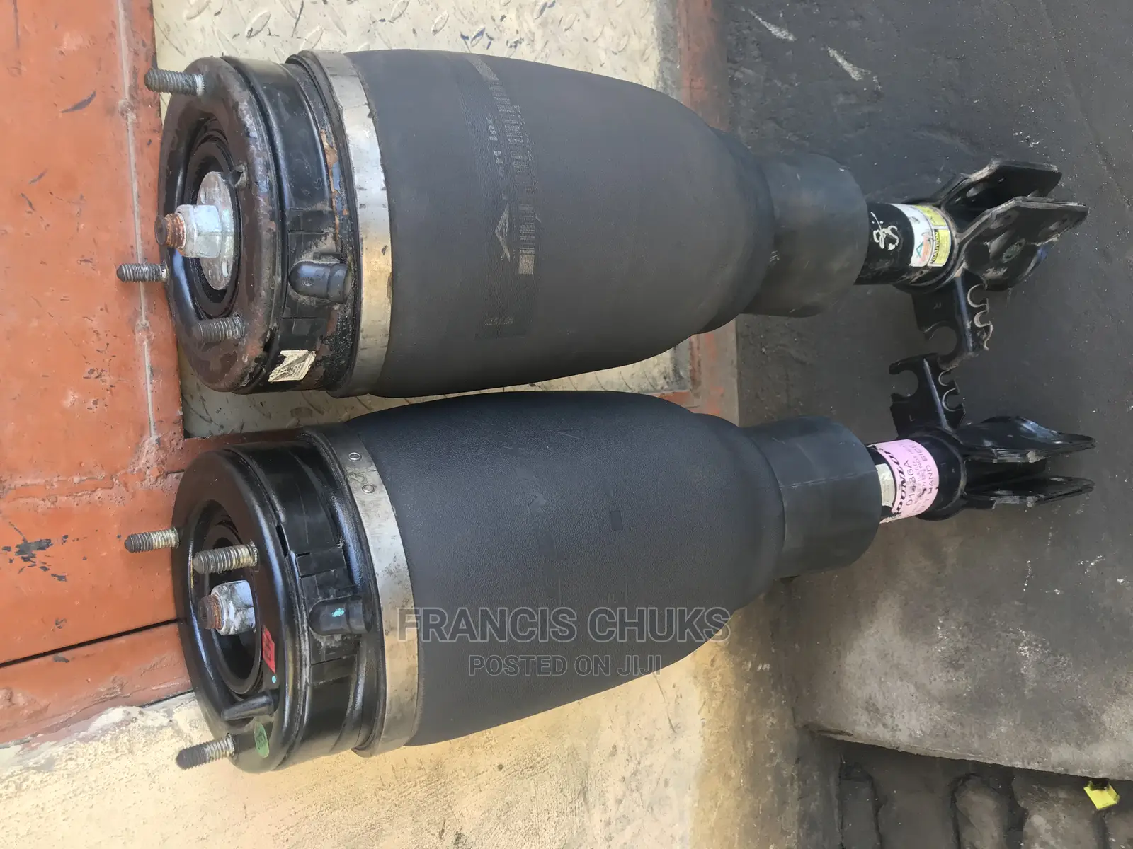 Set of Front Balloons for Range Rover Voque