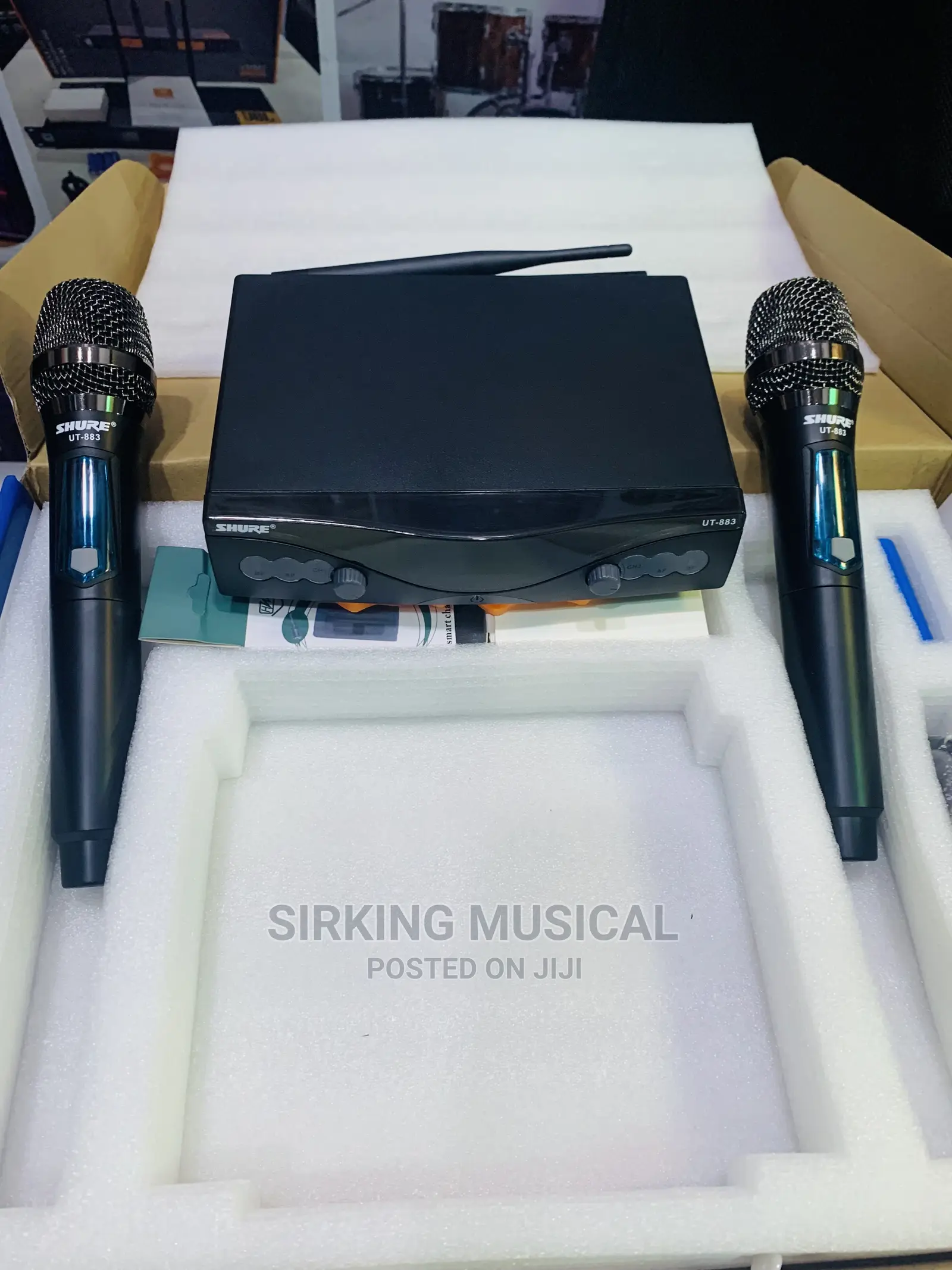 Shure Wireless Microphone UT-883 With Rechargeable Battery