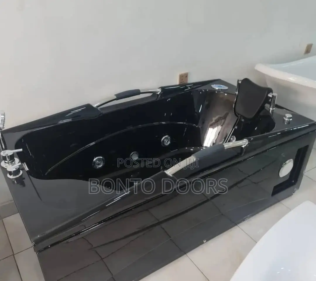 England Black Single Jacuzzi and White