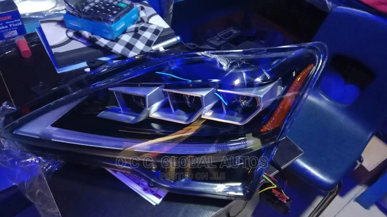 Headlamp For Lexus. Is 250 2018 Mode