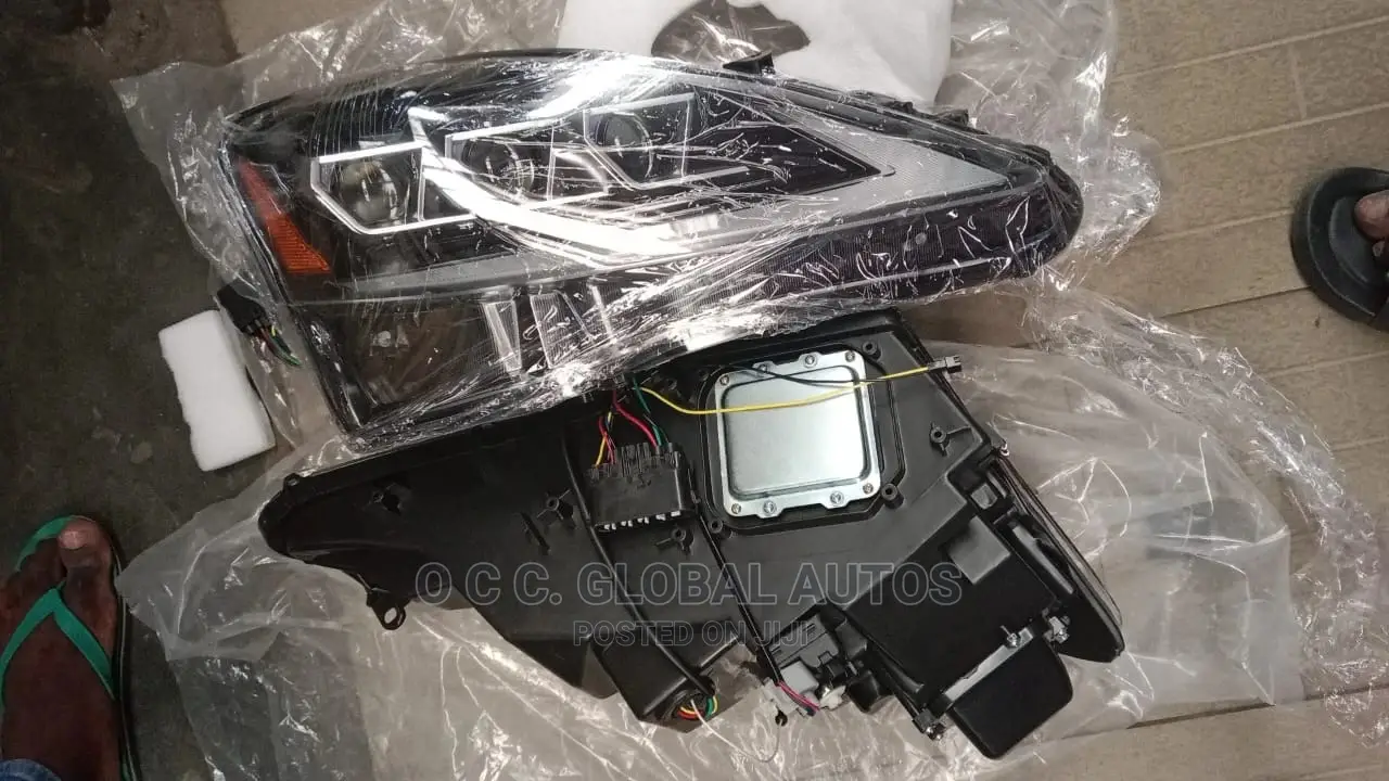 Headlamp For Lexus. Is 250 2018 Mode