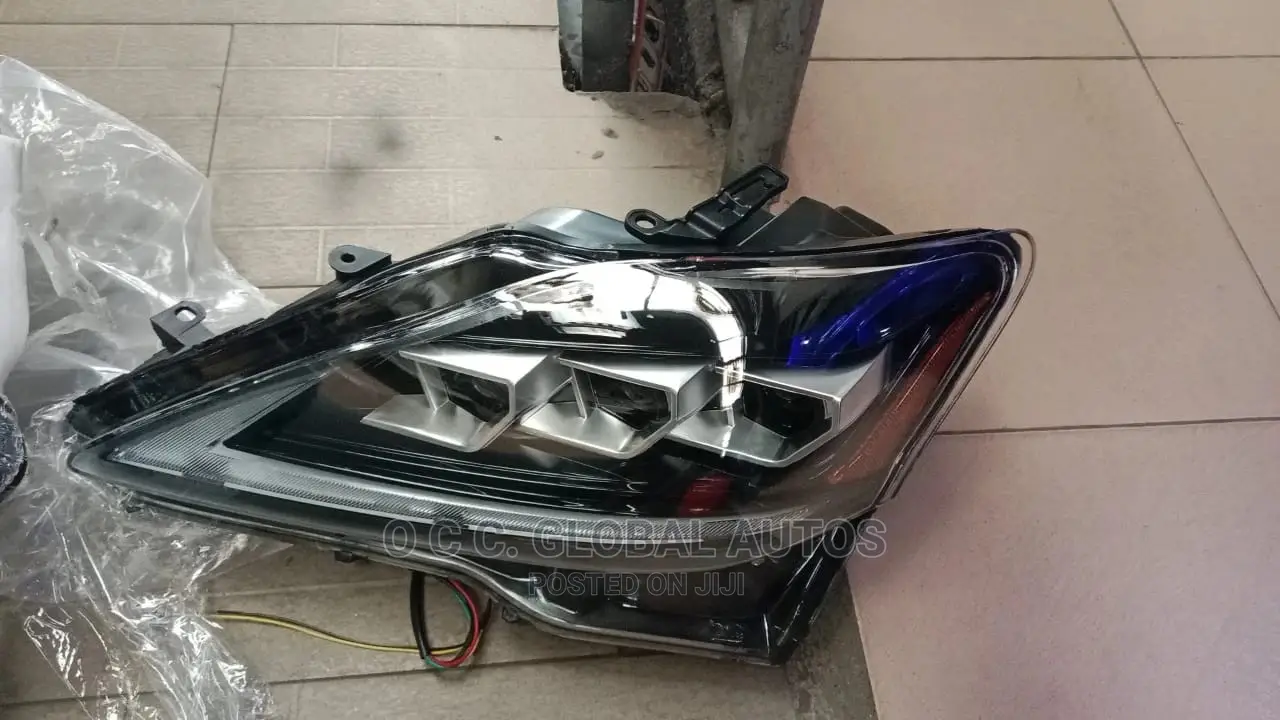Headlamp For Lexus. Is 250 2018 Mode